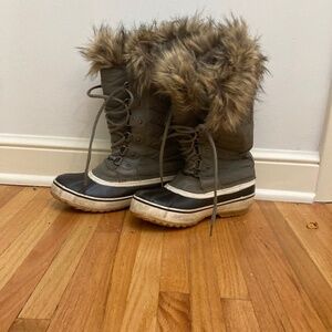 Fur-Lined Winter Boots size 7